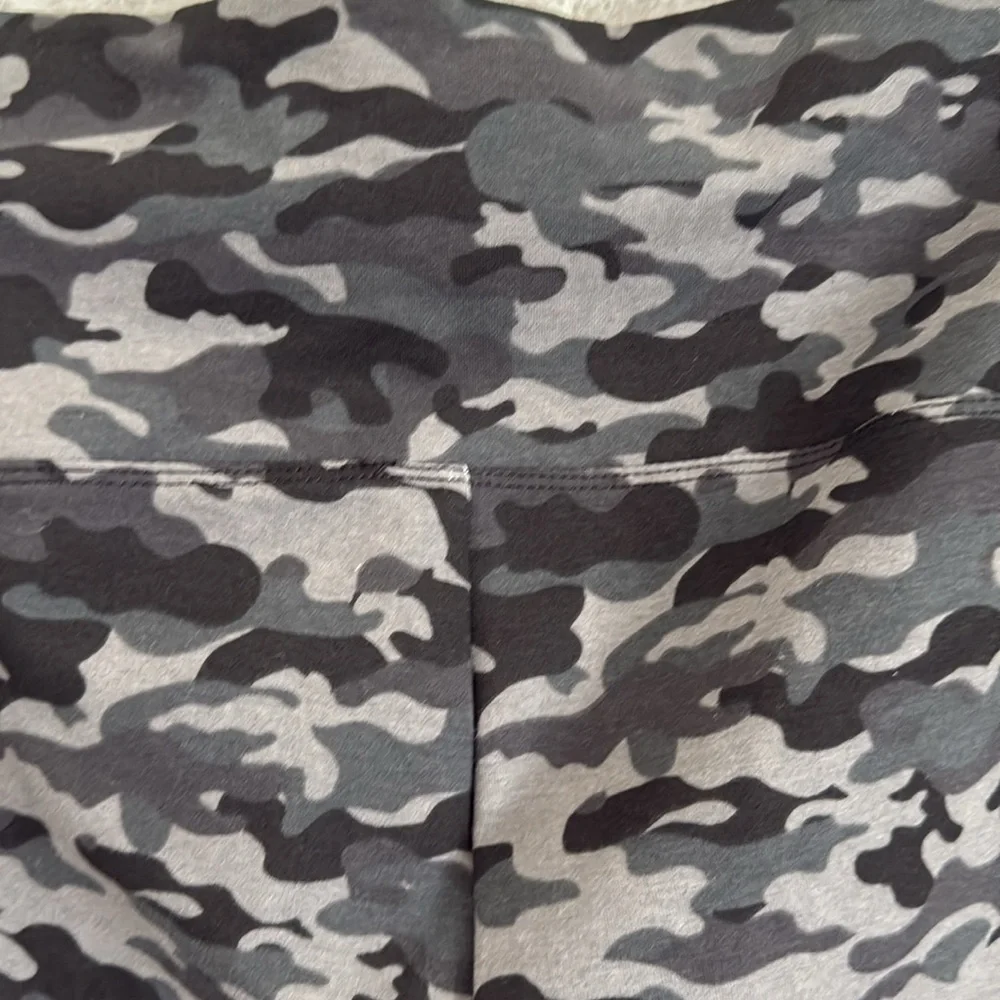 NWT Camo Seamless Leggings Sz 2X - Picture 3 of 4